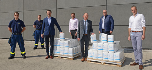 Handover of the 100 five-litre containers of disinfectant from MC-Bauchemie's in-house production to the Mayor of Bot-trop, Bernd Tischler, at the company’s Am Kruppwald site. From left to right: Samuel Ata, Lukas Abermann (both THW Bottrop), Nicolaus Müller (Managing Director, MC-Bauchemie), John van Diemen (Head of Research & Devel-opment, MC-Bauchemie), Bernd Tischler (Mayor of Bottrop), Michael Schilf (Plant Manager, MC-Bauchemie) and Björn Kracht (Business Development Manager, MC-Bauchemie).